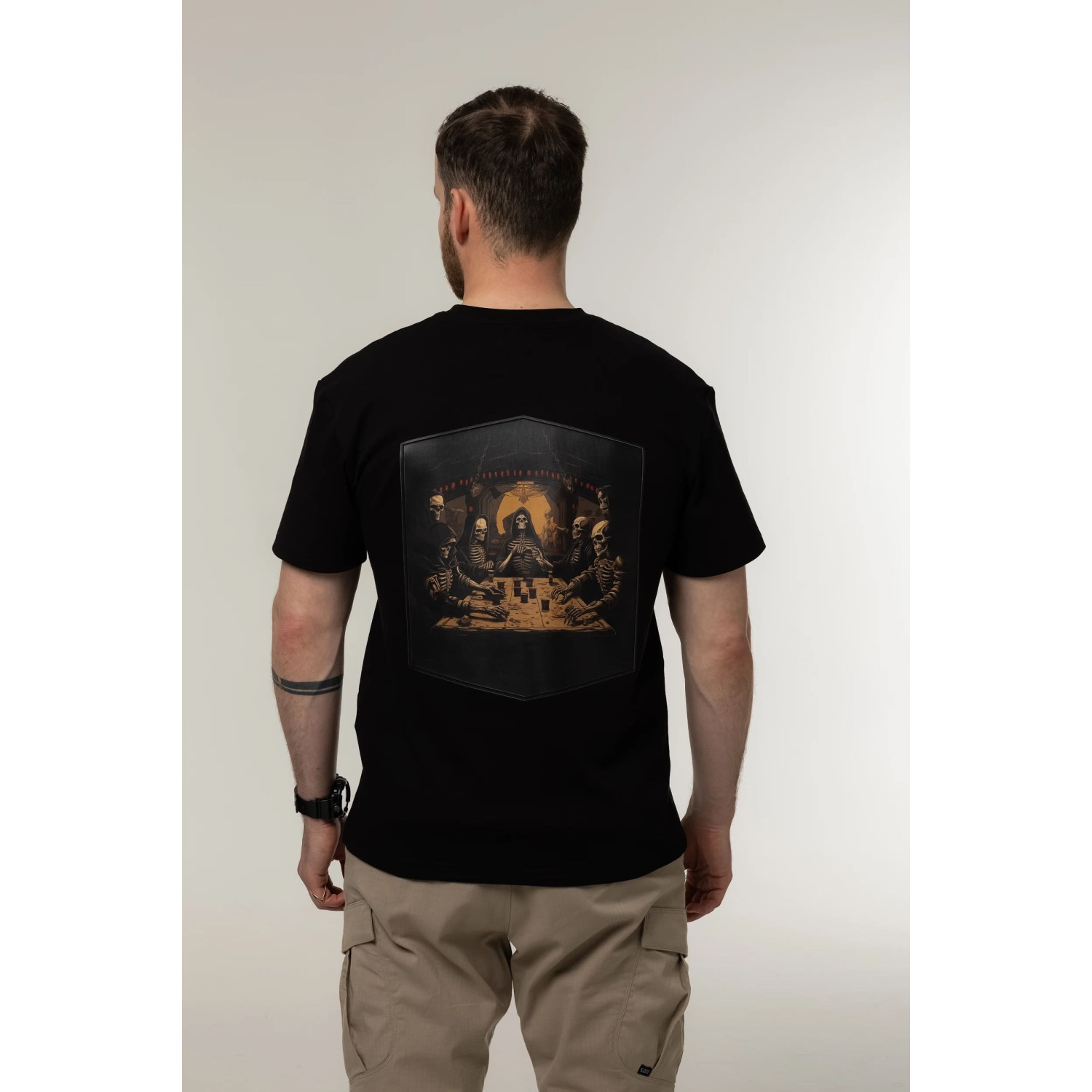 Футболка Corogva "За столом смерті" Чорний