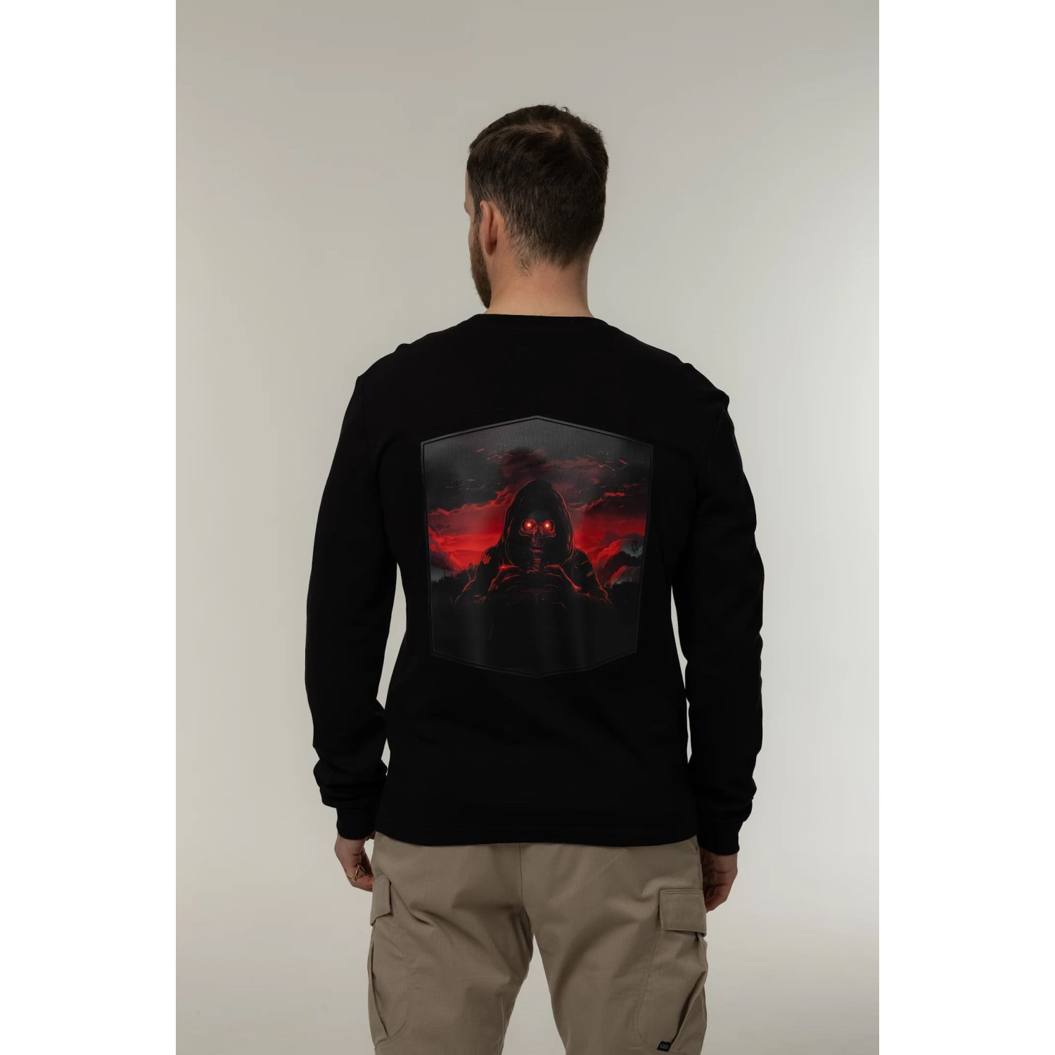 Лонгслив Corogva «Глаза тьмы» Чёрный