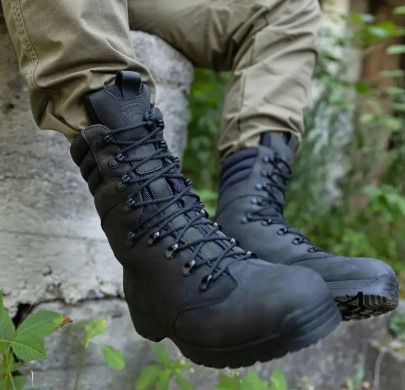 Жіноче військове тактичне взуття – вигляд спереду